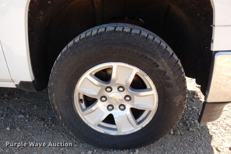 image for item MH9217 2015 Chevrolet Silverado 1500  Crew Cab pickup truck