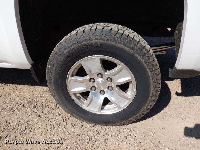 image for item MH9217 2015 Chevrolet Silverado 1500  Crew Cab pickup truck