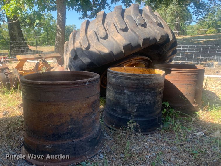 image for item MH9792 23.5-25 tire