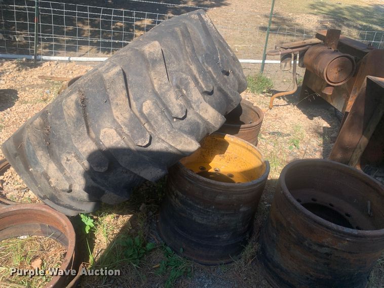 image for item MH9792 23.5-25 tire