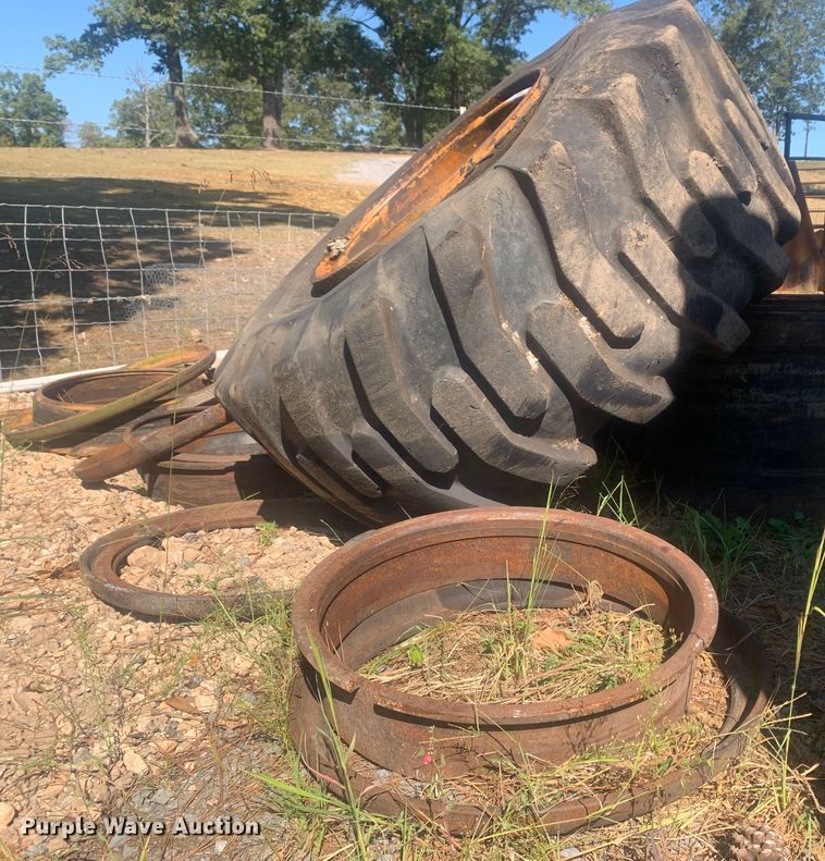 image for item MH9792 23.5-25 tire
