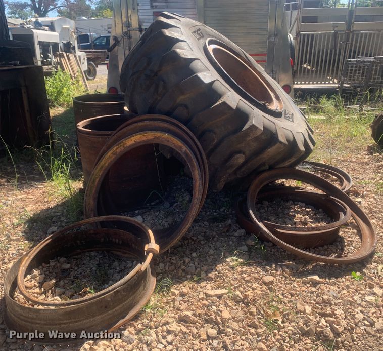 image for item MH9792 23.5-25 tire