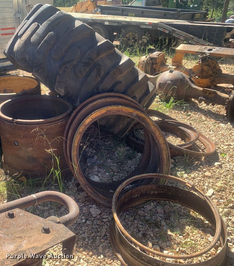 image for item MH9792 23.5-25 tire