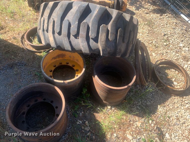 image for item MH9792 23.5-25 tire