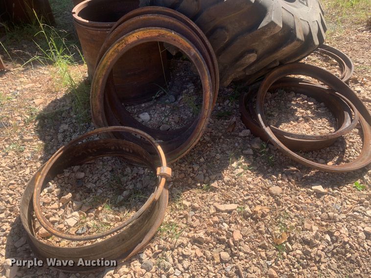 image for item MH9792 23.5-25 tire
