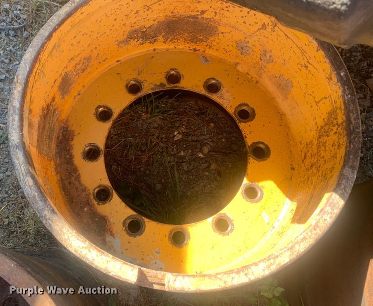 image for item MH9792 23.5-25 tire