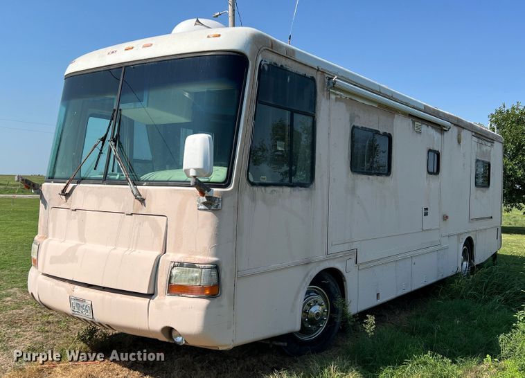 image for item MQ9798 2001 Freightliner XC  RV