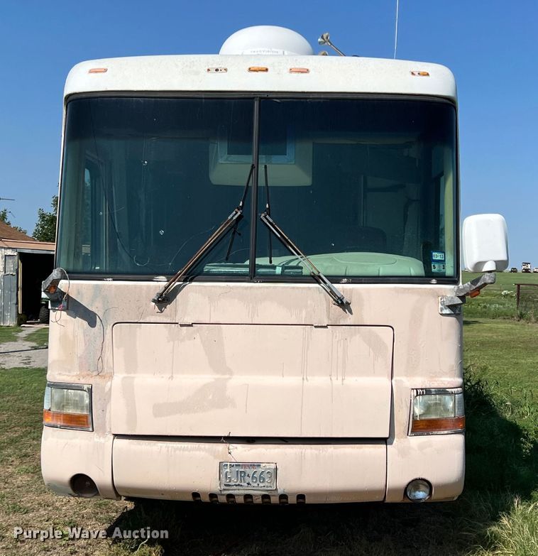 image for item MQ9798 2001 Freightliner XC  RV