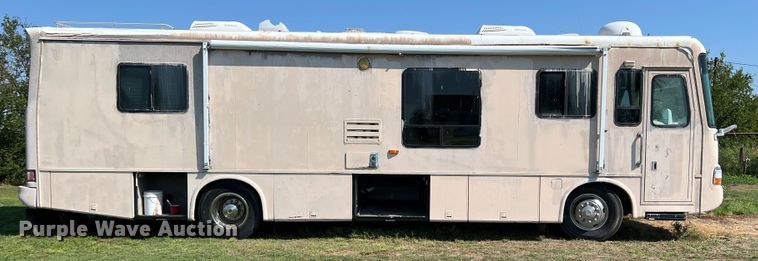 image for item MQ9798 2001 Freightliner XC  RV