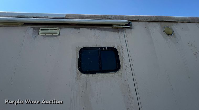 image for item MQ9798 2001 Freightliner XC  RV