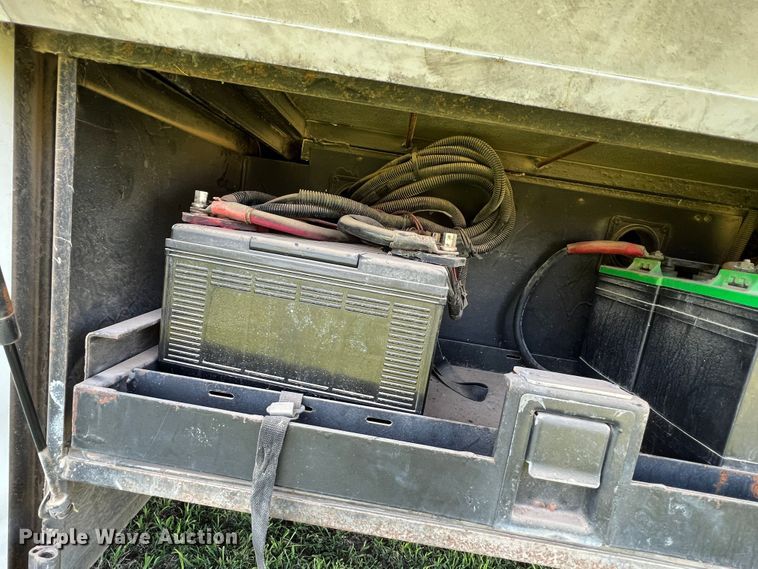 image for item MQ9798 2001 Freightliner XC  RV