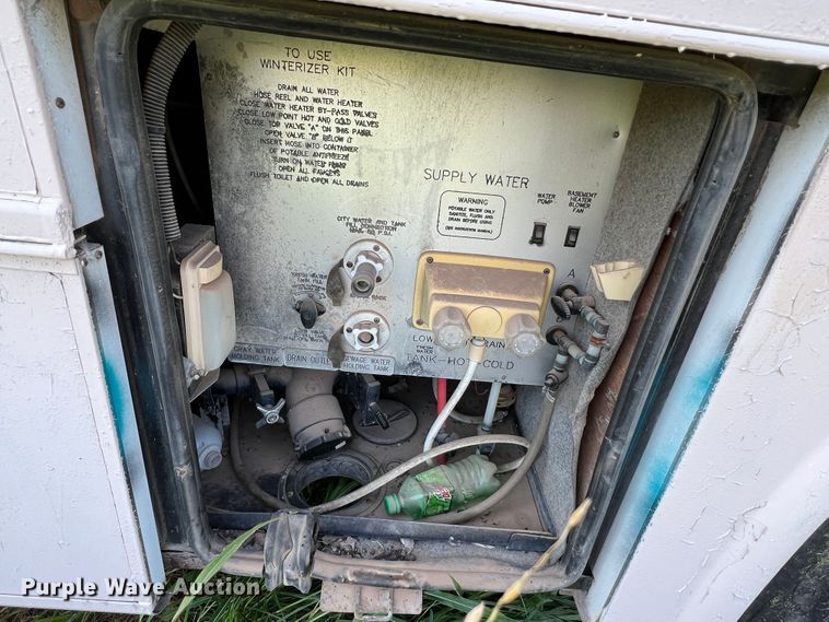 image for item MQ9798 2001 Freightliner XC  RV