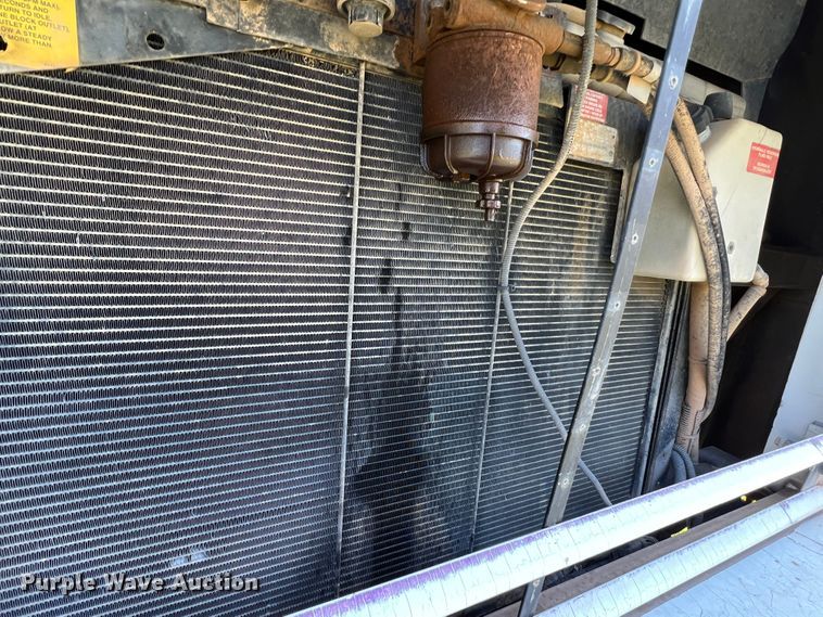 image for item MQ9798 2001 Freightliner XC  RV