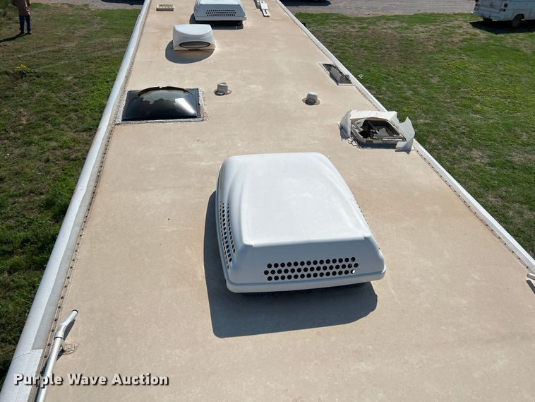 image for item MQ9798 2001 Freightliner XC  RV