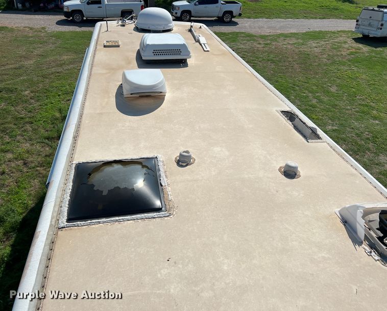 image for item MQ9798 2001 Freightliner XC  RV