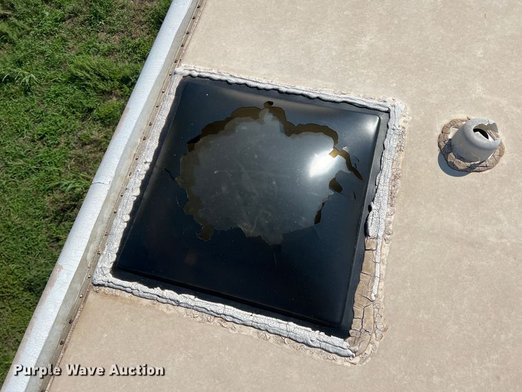 image for item MQ9798 2001 Freightliner XC  RV