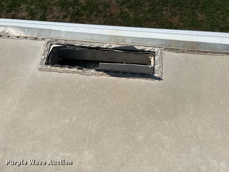 image for item MQ9798 2001 Freightliner XC  RV