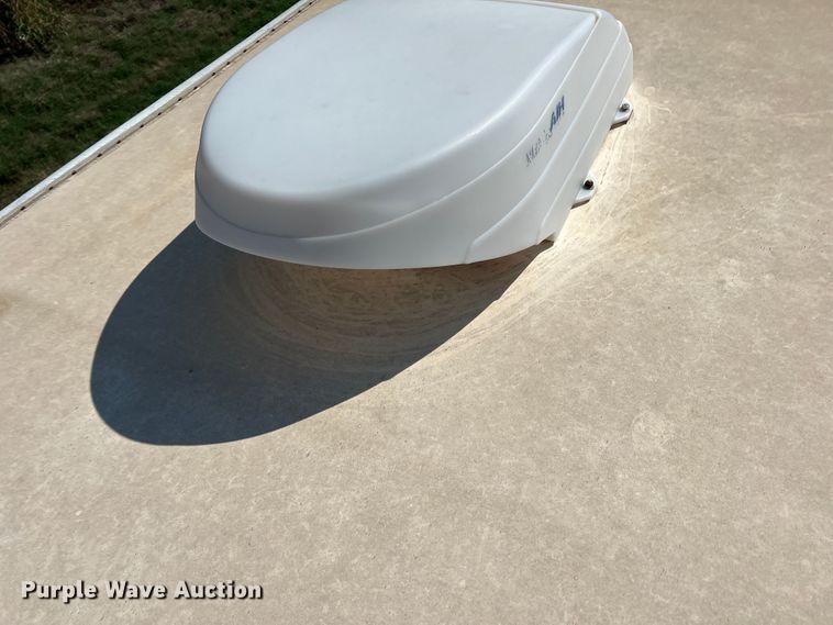 image for item MQ9798 2001 Freightliner XC  RV