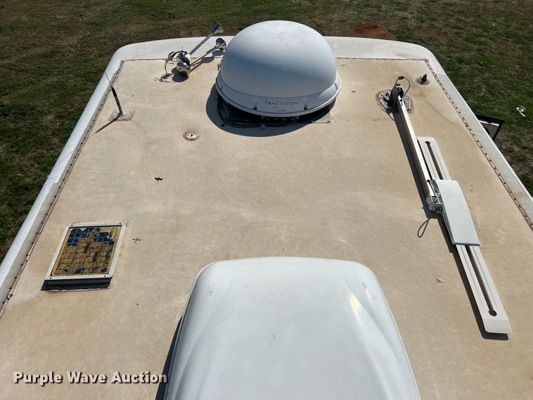 image for item MQ9798 2001 Freightliner XC  RV