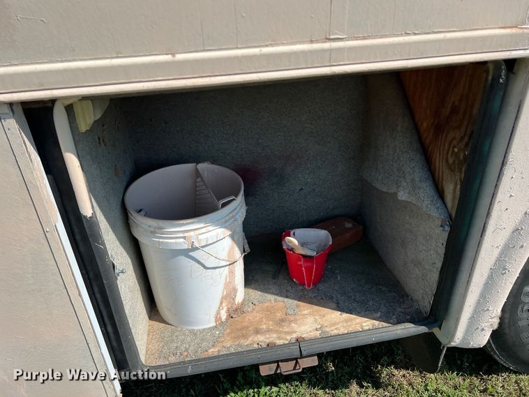 image for item MQ9798 2001 Freightliner XC  RV