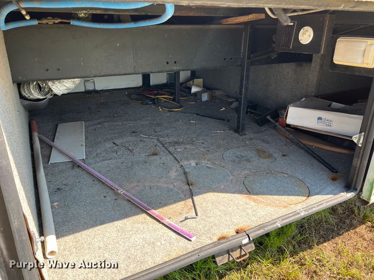 image for item MQ9798 2001 Freightliner XC  RV