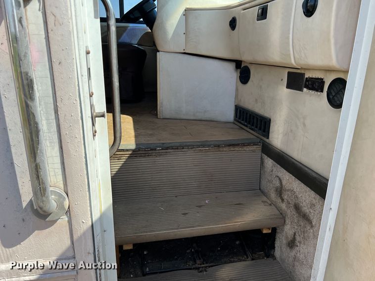 image for item MQ9798 2001 Freightliner XC  RV