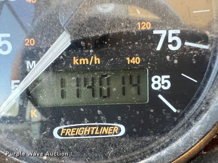 image for item MQ9798 2001 Freightliner XC  RV