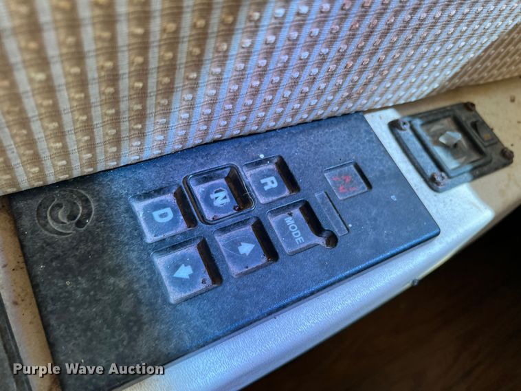 image for item MQ9798 2001 Freightliner XC  RV