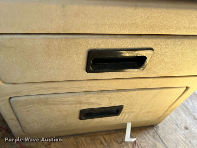 image for item MQ9798 2001 Freightliner XC  RV