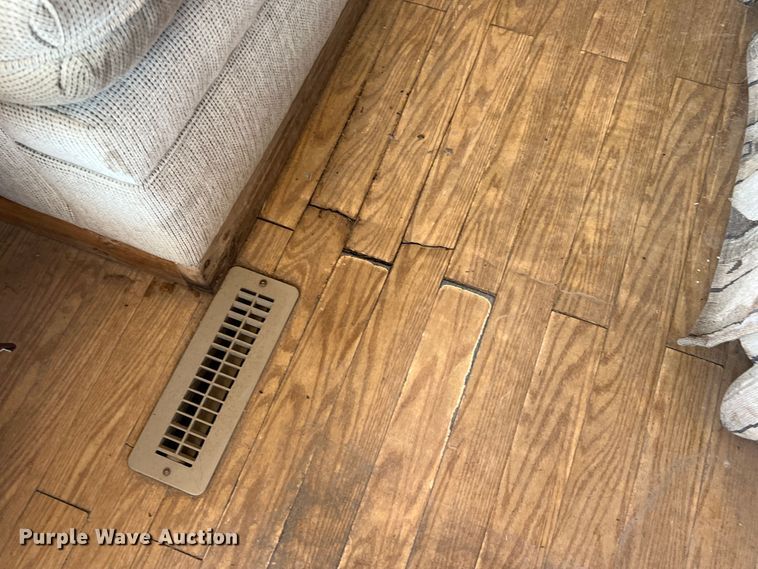 image for item MQ9798 2001 Freightliner XC  RV