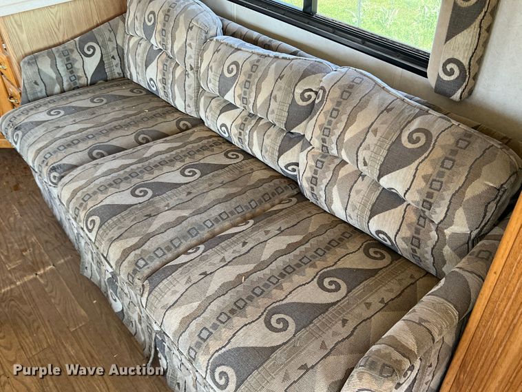 image for item MQ9798 2001 Freightliner XC  RV