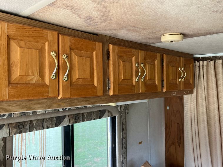 image for item MQ9798 2001 Freightliner XC  RV