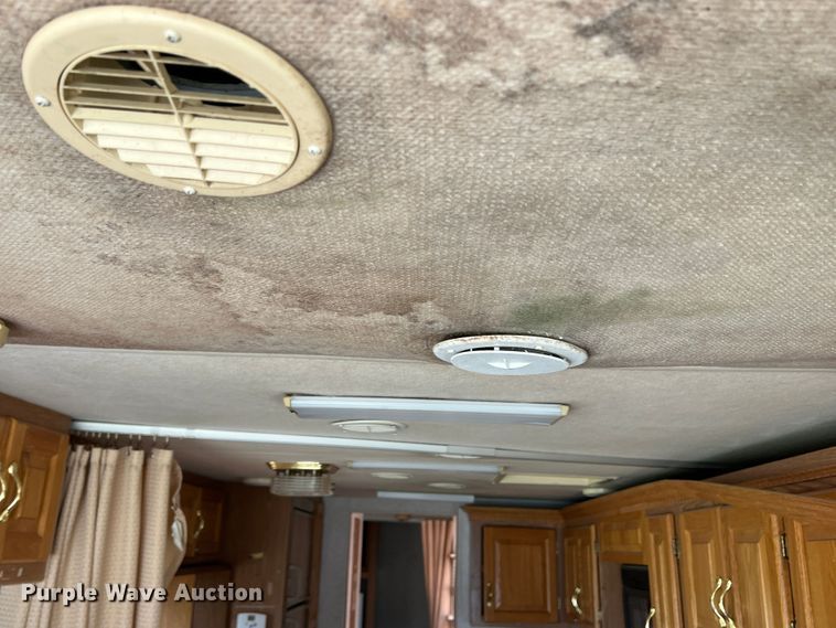 image for item MQ9798 2001 Freightliner XC  RV