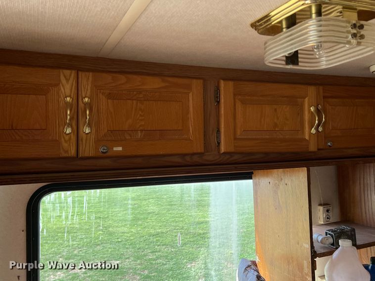 image for item MQ9798 2001 Freightliner XC  RV