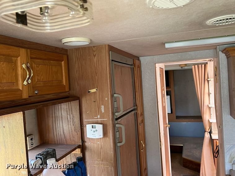 image for item MQ9798 2001 Freightliner XC  RV