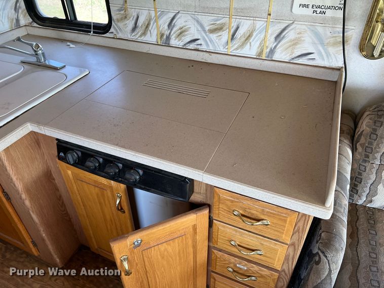 image for item MQ9798 2001 Freightliner XC  RV