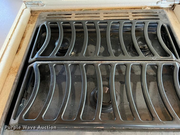 image for item MQ9798 2001 Freightliner XC  RV