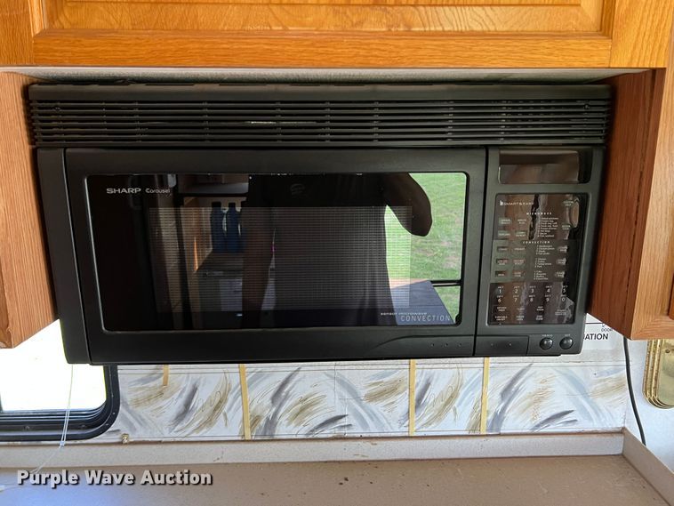 image for item MQ9798 2001 Freightliner XC  RV