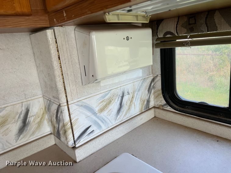 image for item MQ9798 2001 Freightliner XC  RV