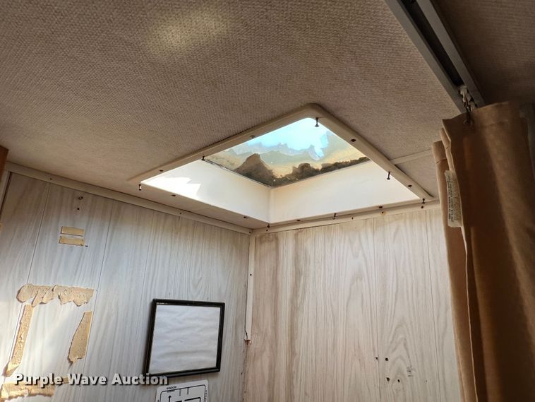 image for item MQ9798 2001 Freightliner XC  RV