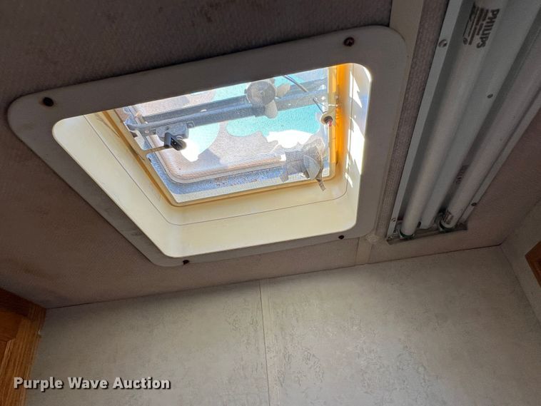 image for item MQ9798 2001 Freightliner XC  RV