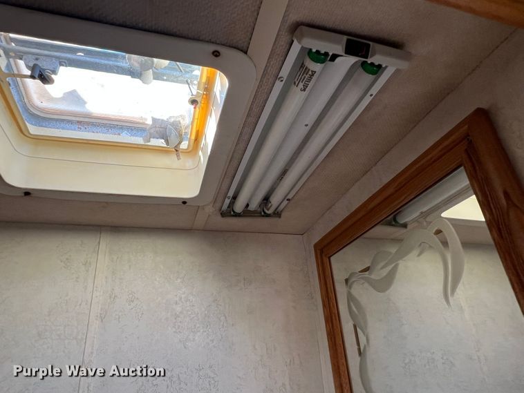 image for item MQ9798 2001 Freightliner XC  RV