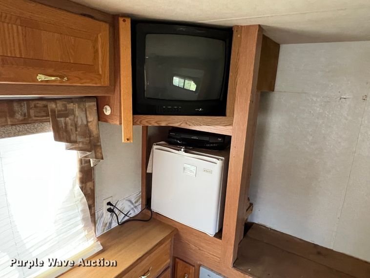 image for item MQ9798 2001 Freightliner XC  RV