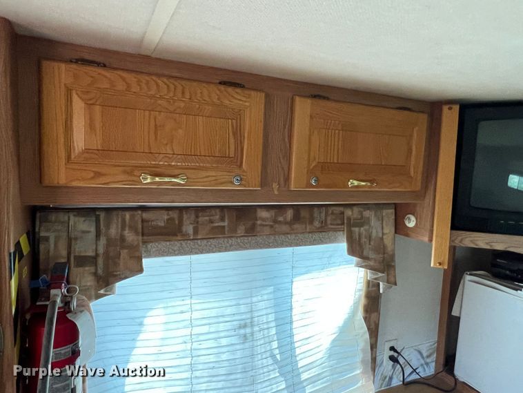 image for item MQ9798 2001 Freightliner XC  RV