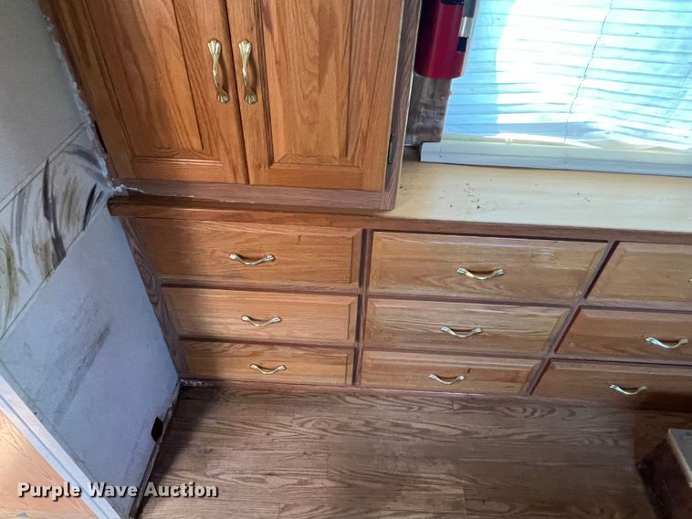 image for item MQ9798 2001 Freightliner XC  RV