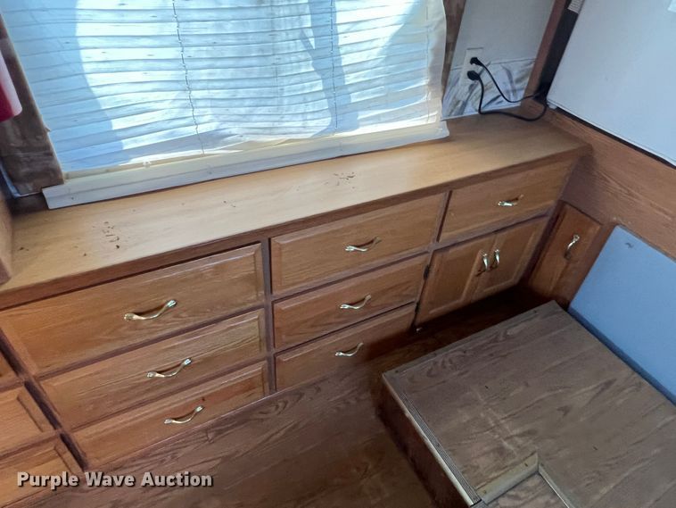 image for item MQ9798 2001 Freightliner XC  RV