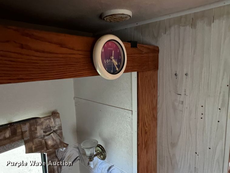 image for item MQ9798 2001 Freightliner XC  RV