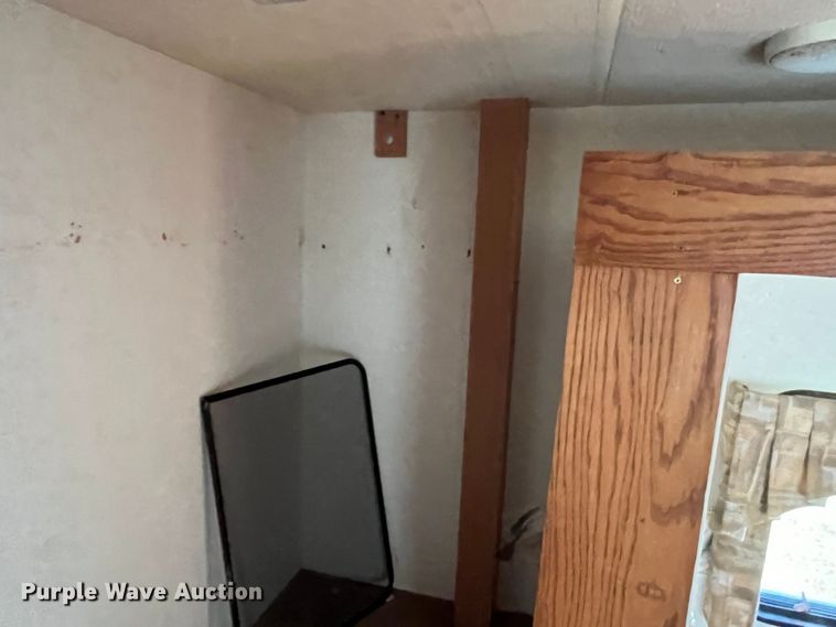 image for item MQ9798 2001 Freightliner XC  RV