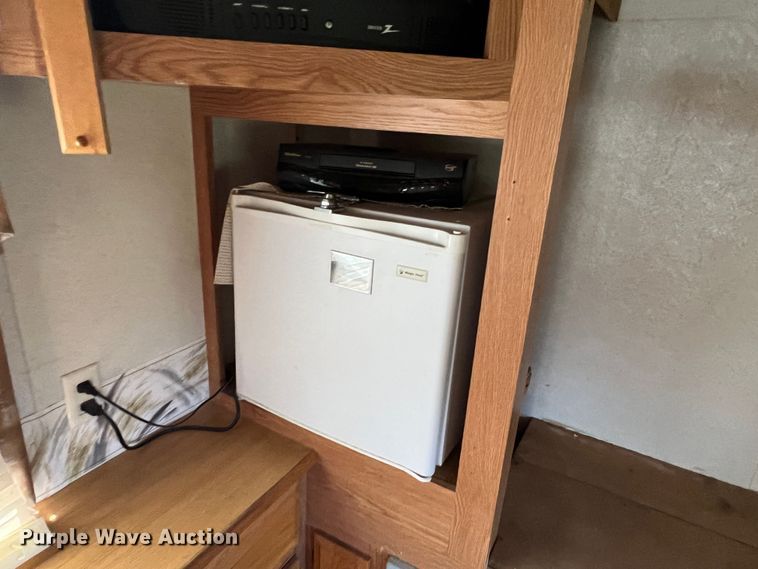 image for item MQ9798 2001 Freightliner XC  RV