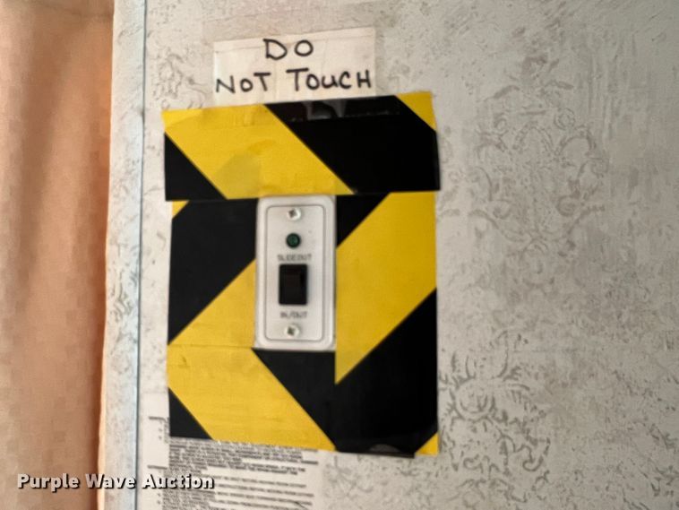 image for item MQ9798 2001 Freightliner XC  RV